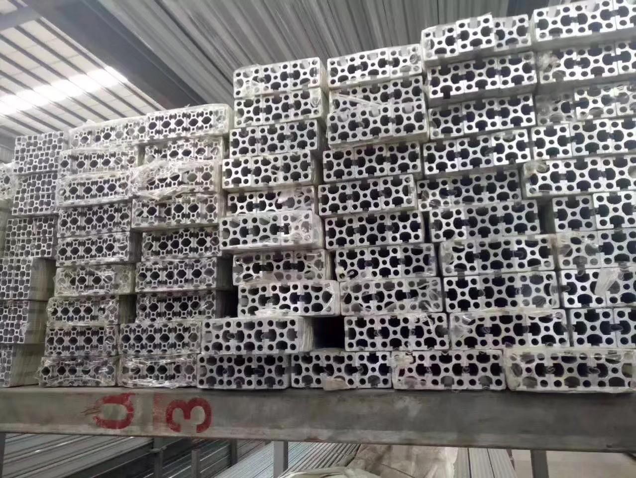 Cherry nhôm 1.jpg Cherry Aluminum 1.jpg